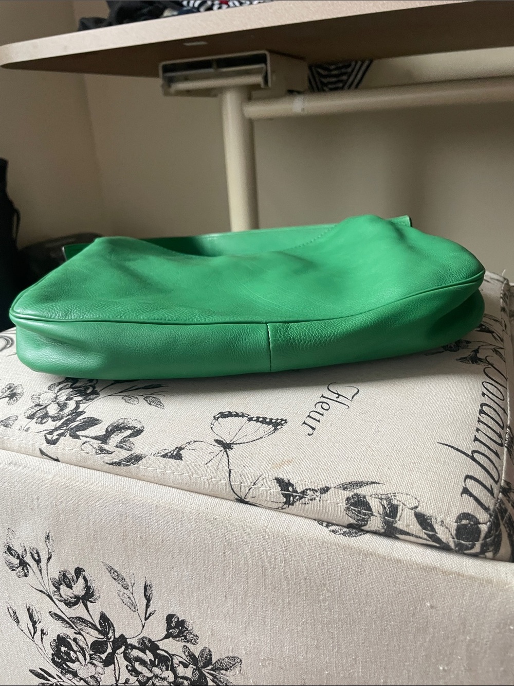 Marc Jacobs Emerald Green Leather Shoulder Bag with Front Pockets - Picture 5 of 14